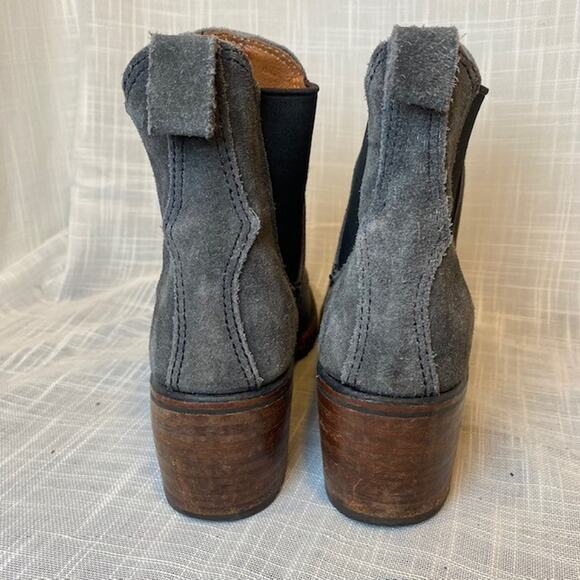 Frye Sabrina Chelsea Suede Heeled Boots Womens Gray ]Pull On Bootie 7.5 M - Picture 5 of 8